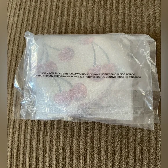 Coach Heart Coin Case With Cherry Print nwt in packaging - Picture 5 of 5